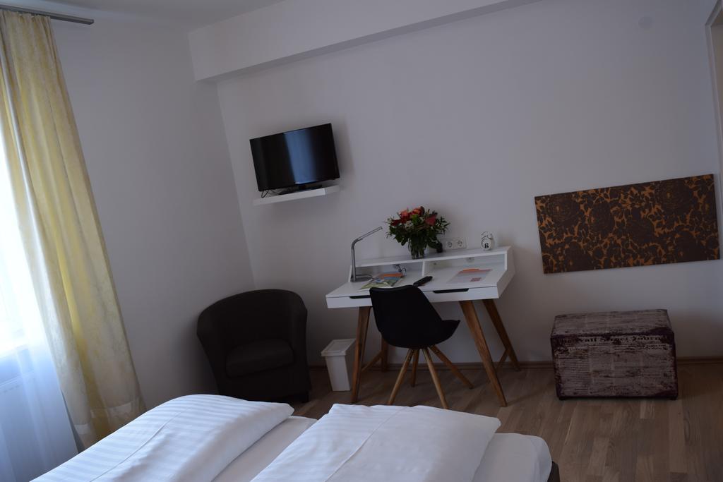 Stadthotel Guertler アムシュテッテン エクステリア 写真