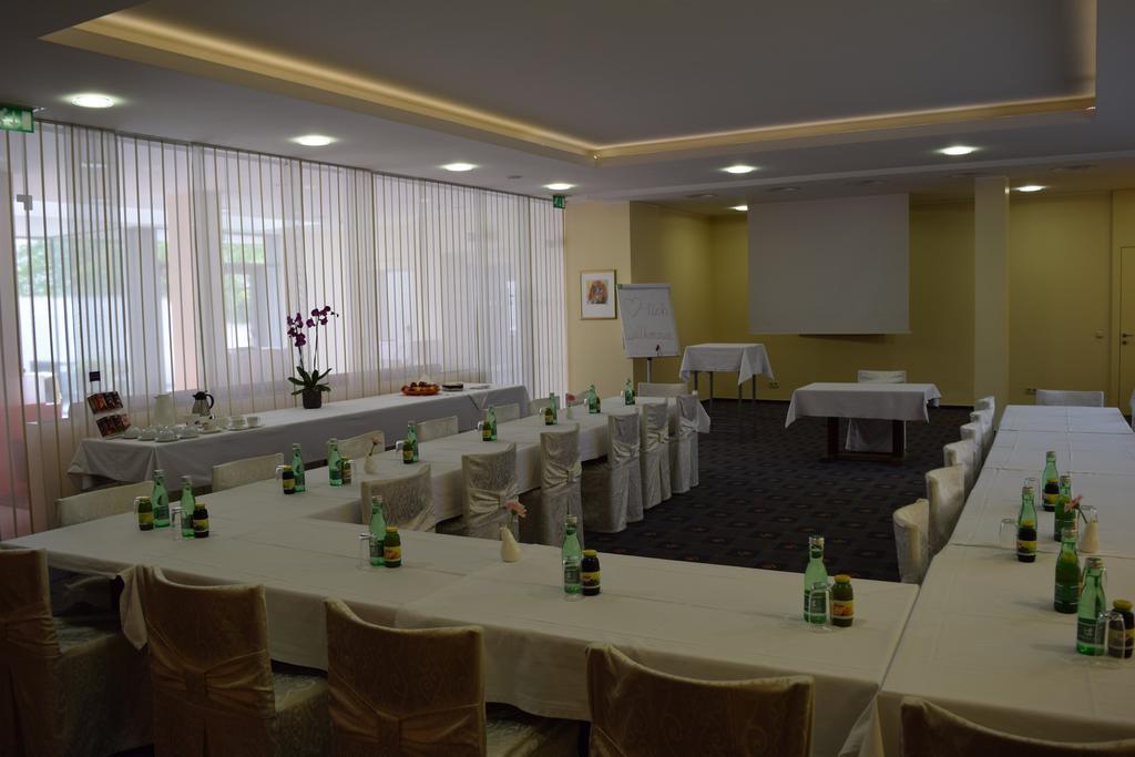 Stadthotel Guertler アムシュテッテン エクステリア 写真