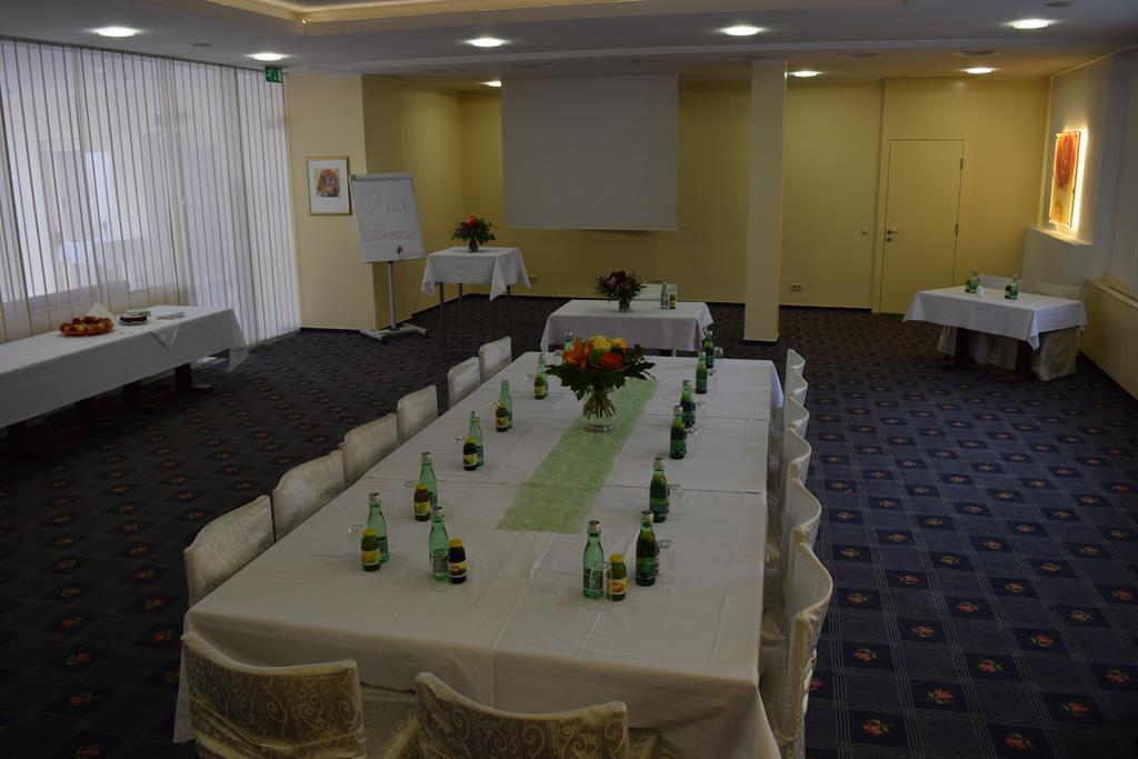 Stadthotel Guertler アムシュテッテン エクステリア 写真