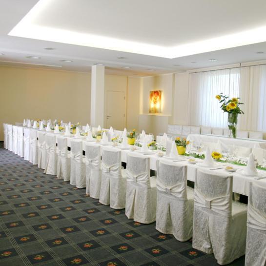 Stadthotel Guertler アムシュテッテン エクステリア 写真