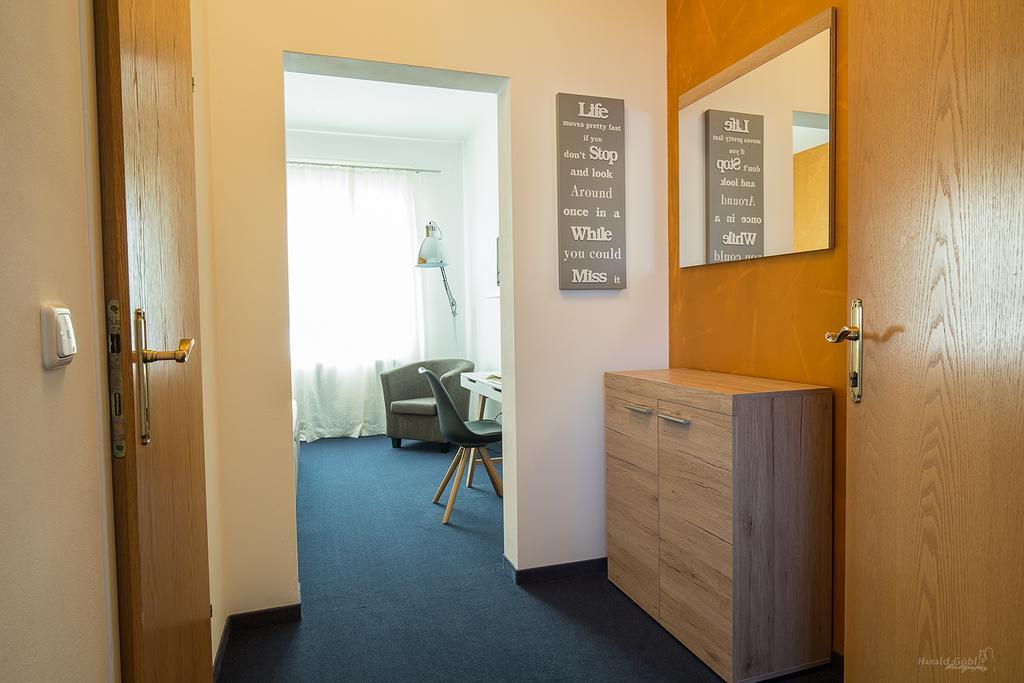 Stadthotel Guertler アムシュテッテン エクステリア 写真