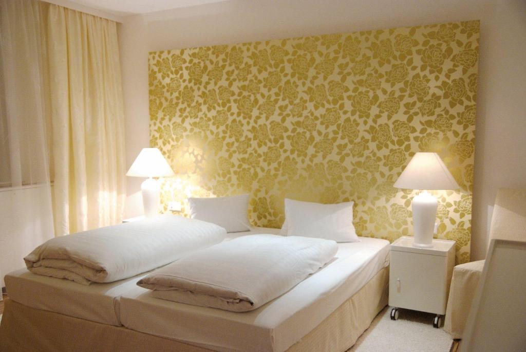 Stadthotel Guertler アムシュテッテン エクステリア 写真